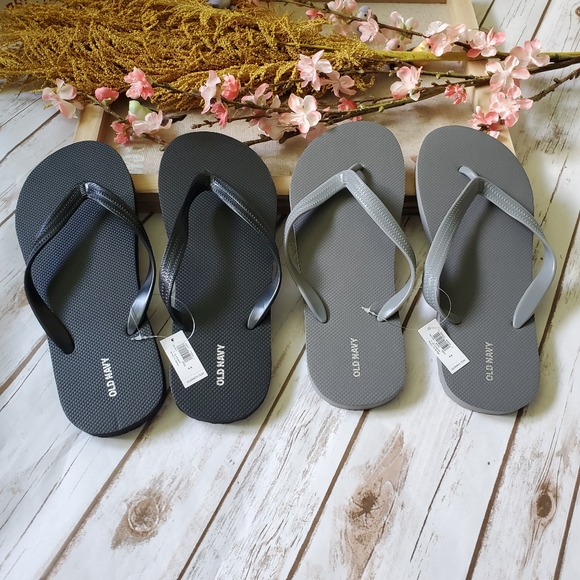 old navy black flip flops size 9